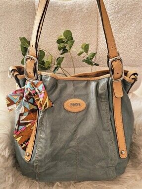 Tod's Amazing Tote In Silver Hardware